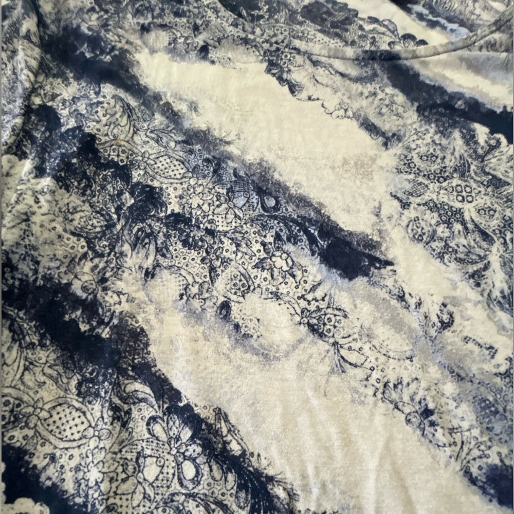 Chico's Woman Navy and White Scoop Neck Printed Long Sleeve Top SZ 3/16/XL EUC - Picture 8 of 11